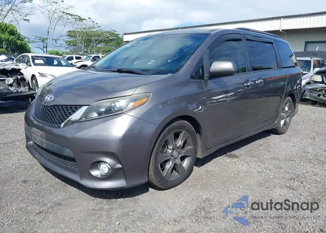 2016 Toyota Sienna Se 8 Passenger z USA, uszkodzony, nr VIN 5TDXK3DC9GS719995